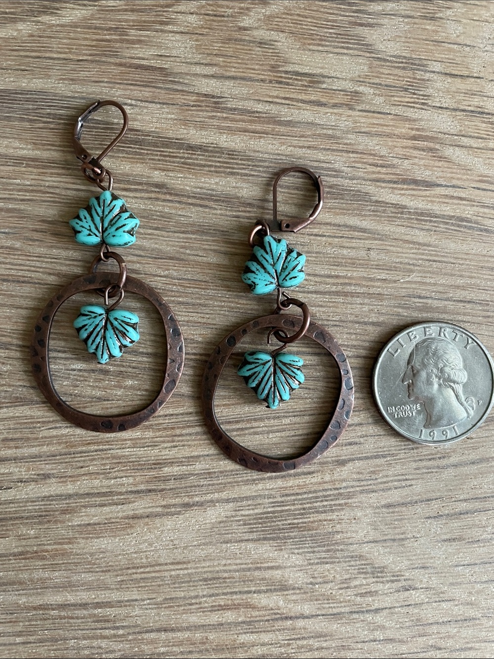 HAND CRAFTED CZECH GLASS LEAF EARRINGS Antiqued Copper Hammered Hoop Dangle Boho - Picture 9 of 9